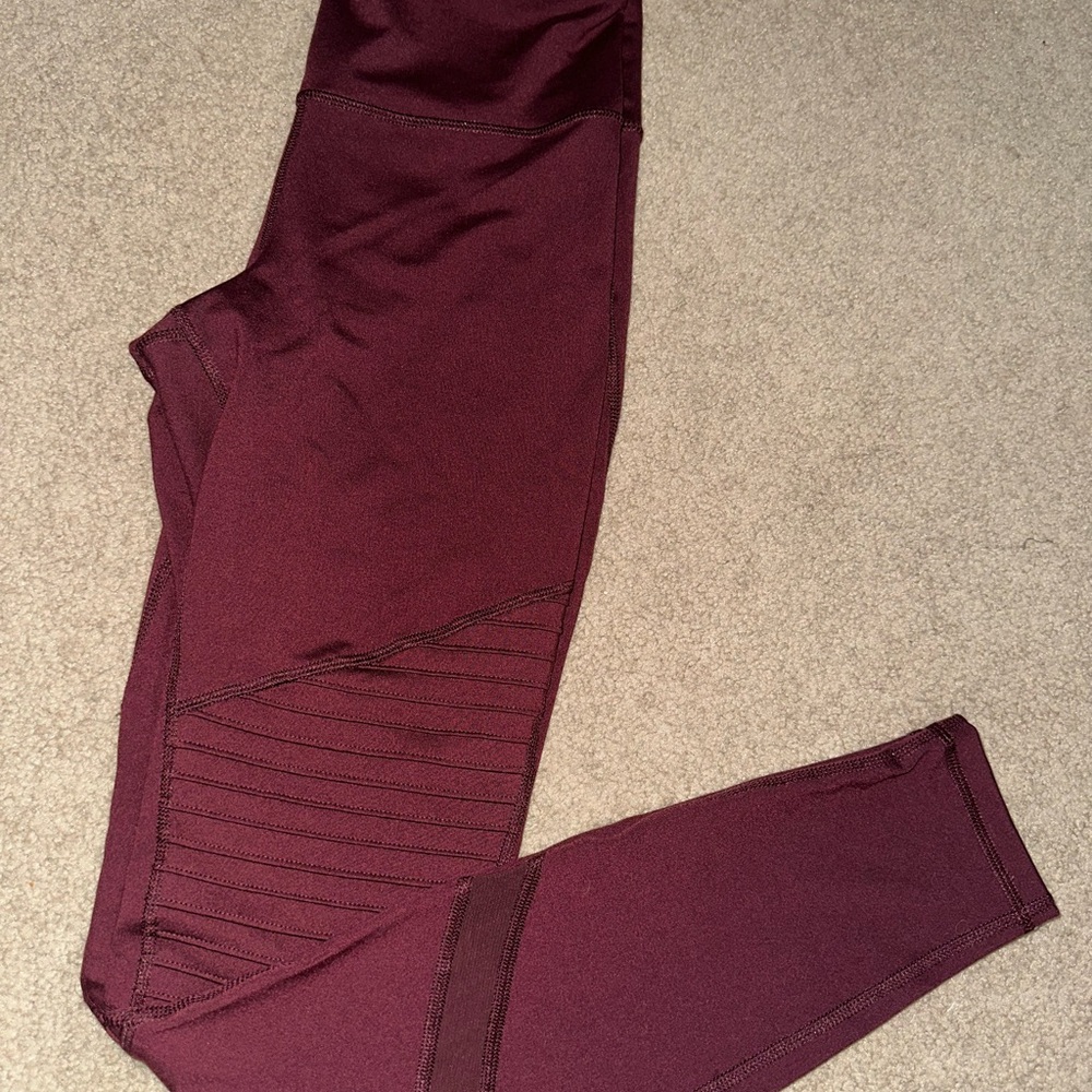 Old Navy Active High-Rise Maroon Leggings size small tall